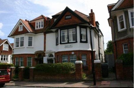 Beachy Rise Bed & Breakfast Eastbourne Exterior photo